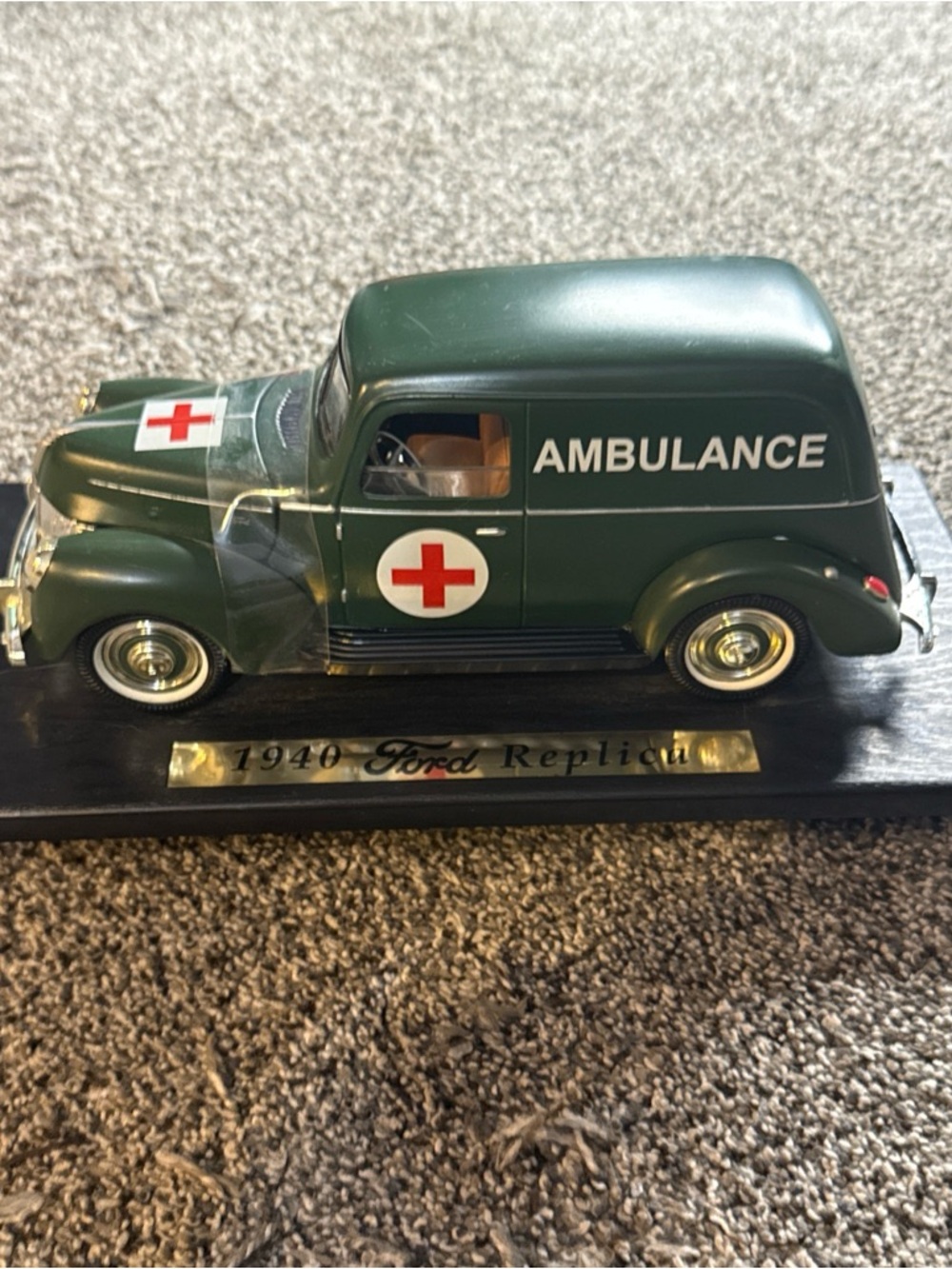 Golden Wheel 1940 Ford Green Ambulance Diecast Toy Car Model Military Loose